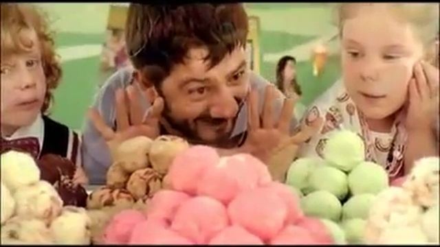 У витрины "Баскин Роббинс" смотреть онлайн