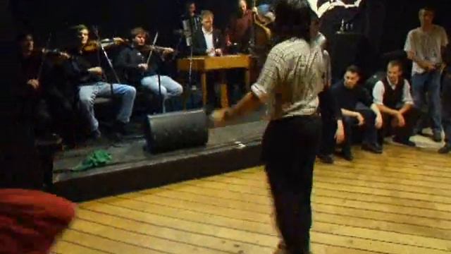 Bivaly táncház: Kalotaszegi legényes смотреть онлайн