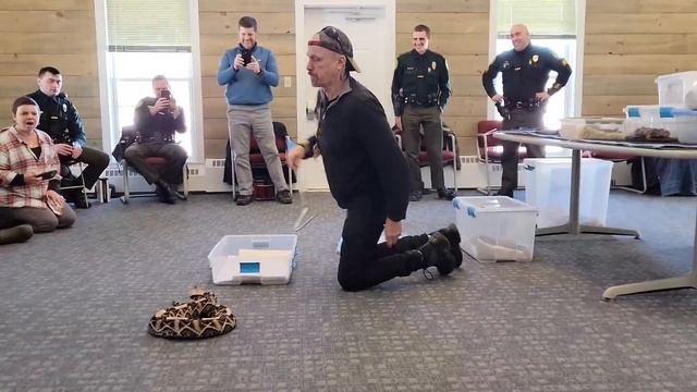 Kevin training the NH Fish & Game Department ! Reptile Handling + Venomous hook training смотреть онлайн