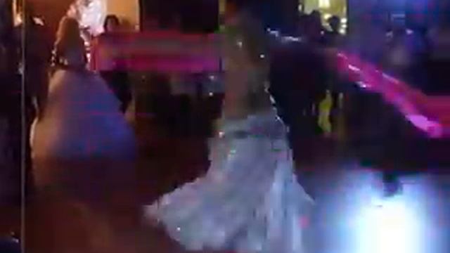 Танец живота на свадьбе с крыльями. смотреть онлайн