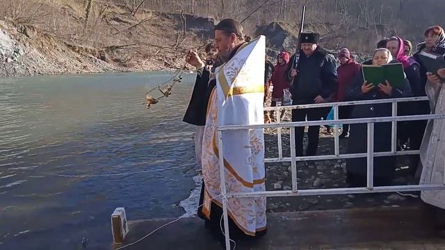 Двунадесятый праздник Богоявления отмечен в Свято-Покровском приходе г.Апшеронска. смотреть онлайн