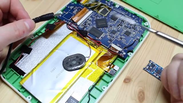 Пошаговая видеоинструкция ремонта детского планшетного компьютера Kakadu K 89 смотреть онлайн