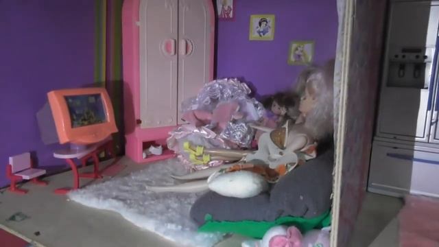 VLOG дачные приключения/нашли ящерецу/вызывайте МЧС смотреть онлайн