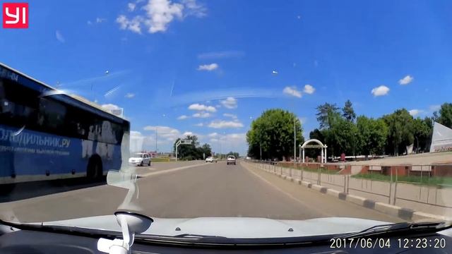 Opel Astra GTC проезд через полосу встречного движения и сплошную линию смотреть онлайн