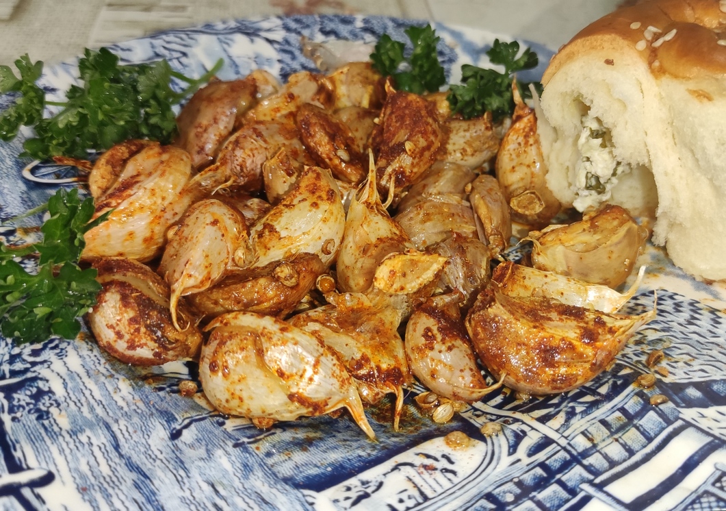 Жареный чеснок с булкой. Бесподобный вкус. Приятного аппетита. смотреть онлайн