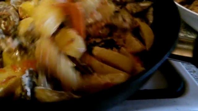 Картошка в горшочке с грибами и курочкой