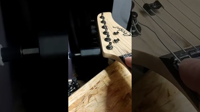 Вы устали наматывать струны на гитаре? Локовые колки! смотреть онлайн