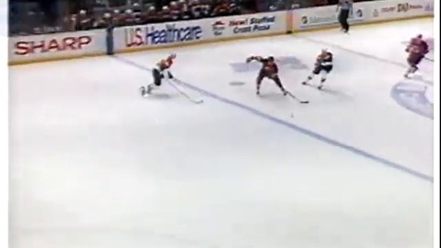 Sergei Brylin's rookie season goal vs Flyers (30 mar 1995) смотреть онлайн