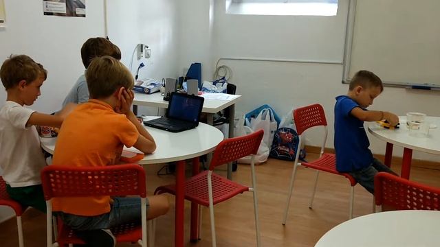 VID 2017 10 15 Igroteka Clase dde Ruso con Marina смотрим сказку Лиса и Журавль смотреть онлайн