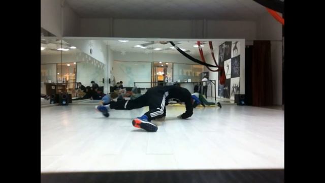 Windmill через поясницу смотреть онлайн