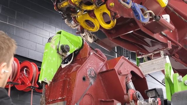 TOUCHLESS WASH + Sio2 SEAL on A FILTHY Kenworth Wrecker! смотреть онлайн