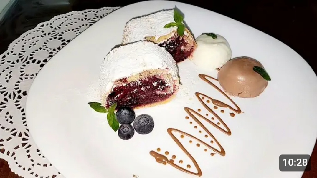 ВИШНЁВЫЙ ШТРУДЕЛЬ С МОРОЖЕНЫМ.🥖🍒🍦 смотреть онлайн