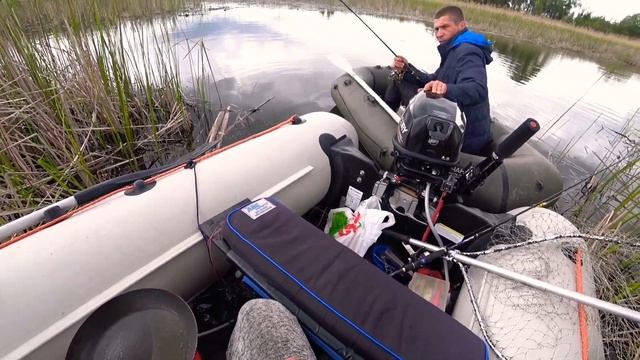 Ловля Щуки с лодки спиннингом 2021!Жарю рыбу в лодке! Весна радует! смотреть онлайн