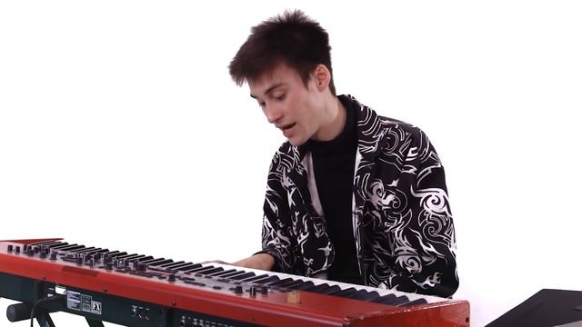Jacob Collier reharmonizing Hey Jude смотреть онлайн