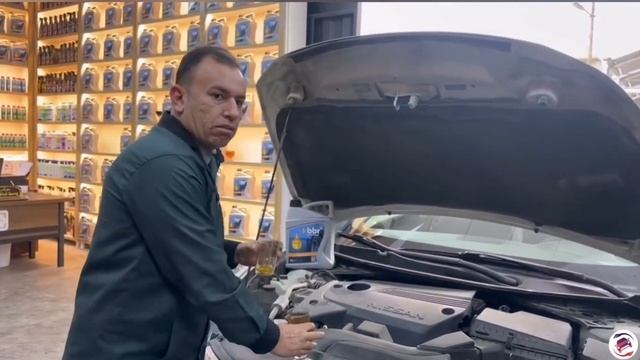 وەستا شاخەوان فریایی شۆفێرێک دەکەوێت پێش ئەوەی بزوێنەرەکەی خراپ بێت. بزانە چی بۆ دەکات.#car смотреть онлайн