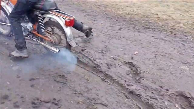 УЧУ ШКОЛЬНИКА ЕЗДИТЬ НА МОПЕДЕ КАРПАТЫ смотреть онлайн