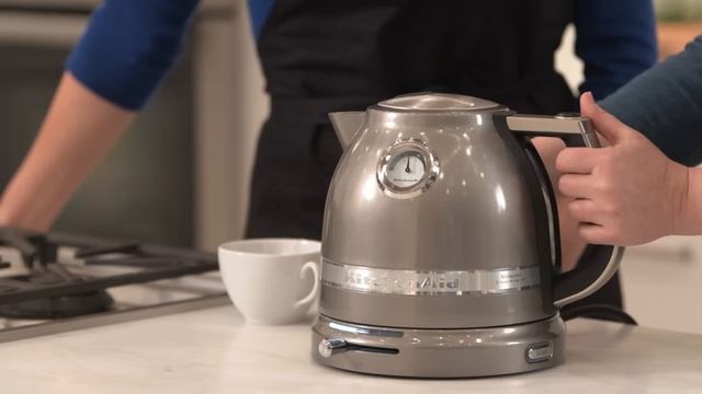 How to Use the KitchenAid Pro Line Kettle | Williams-Sonoma смотреть онлайн