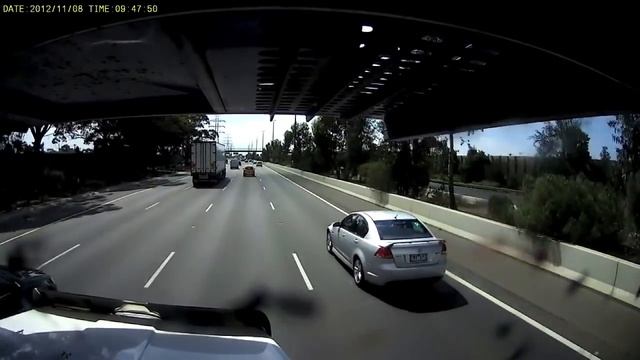 Truck vs Car Crash смотреть онлайн