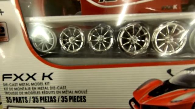MAISTO ASSEMBLY LINE FERRARI FXX K 1/24 SCALE DIECAST MODEL CAR CLOSE UP LOOK смотреть онлайн