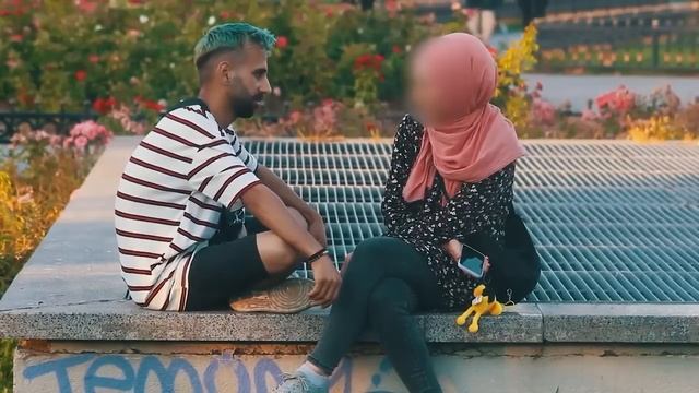 1000 TL'ye BANA GELİR MİSİN ? (Türbanlı Kız Kabul Etti!)