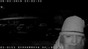 бешеная бабка бьёт домофон на протяжении 2 минут