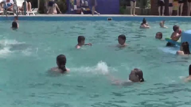 В аквапарке «Зурбаган» открыли летний сезон смотреть онлайн