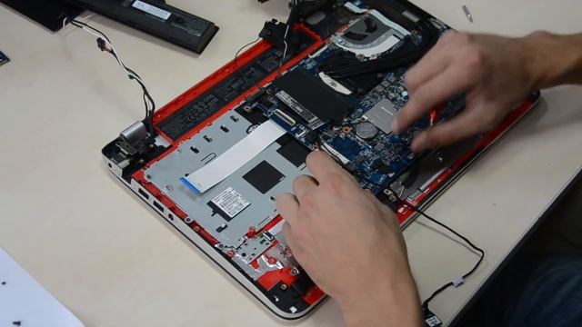 Разбираем|Собираем ноутбук HP Envy 15. Установка клавиатуры из Китая (Aliexpress) смотреть онлайн