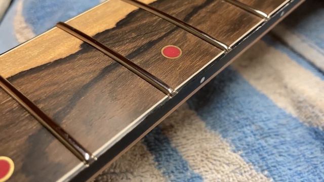 I made an lespaul shape original guitar all by myself. смотреть онлайн