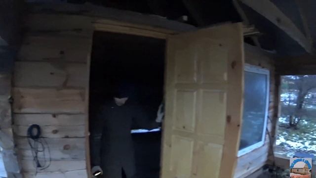 Купили дом в белорусской деревне/Вставили дверь в баню/Сделали кормушки для птиц своими руками... смотреть онлайн
