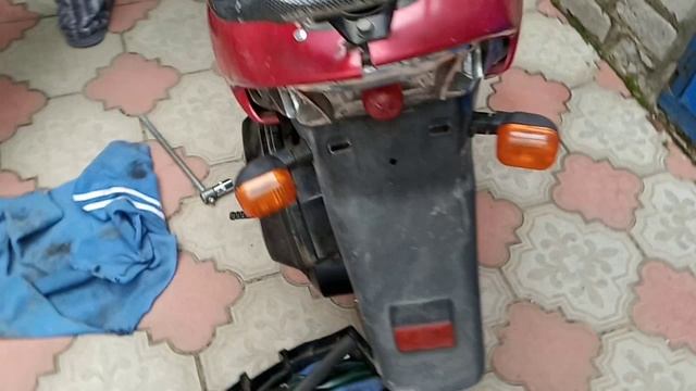 Реанимируем скутер, как вставить пружину в крышку. смотреть онлайн