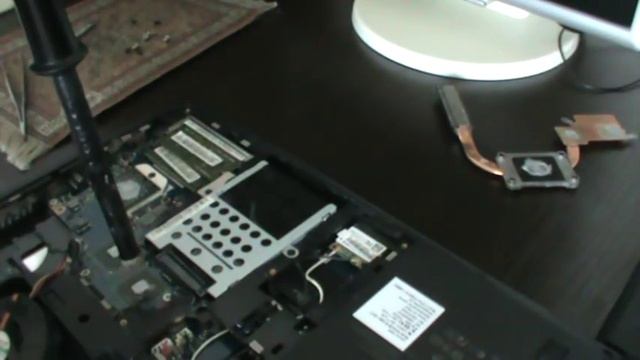 lenovo G565 .Не работает экран ноутбука. Ремонт ноутбука леново за пять минут. смотреть онлайн
