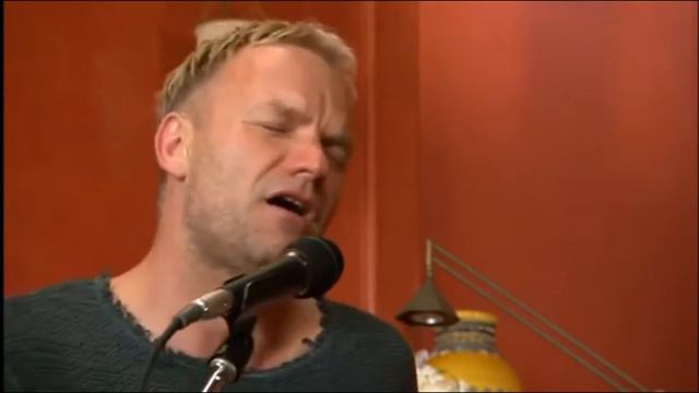 Стинг поёт свой хит на русском языке смотреть онлайн