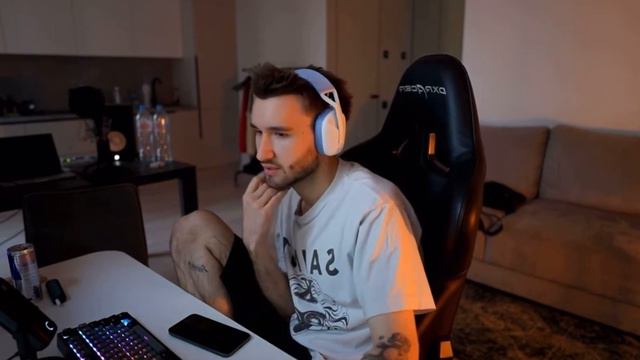 Кореш смотрит видео: сколько зарабатывают стримеры на твиче. #twitch