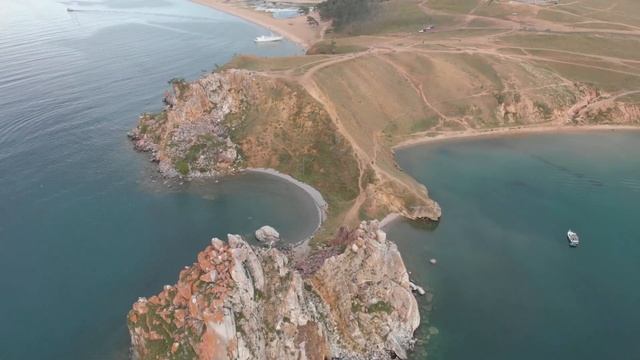 Байкал, остров Ольхон: спящая голова,волшебное дерево , скала Шаманка и мыс Хобой с квадрокоптера смотреть онлайн