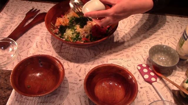 ОЧЕНЬ ВКУСНЫЙ ОВОЩНОЙ САЛАТИК .ВЫ БУДЕТЕ ГОТОВИТЬ ЕГО КАЖДЫЙ ДЕНЬ.ЧУДЕСНО НА ПРАЗДНИЧНЫЙ СТОЛ смотреть онлайн