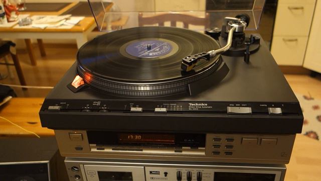 Technics SL-3310 & Akai AM-2400 & Kenwood LS-1200 смотреть онлайн