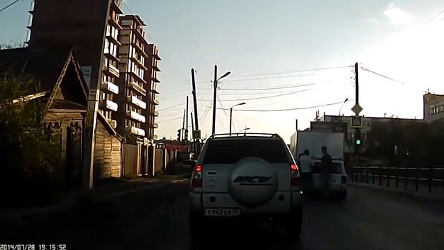 Четырка и газель. Рихтовка капота. Бакинская смотреть онлайн