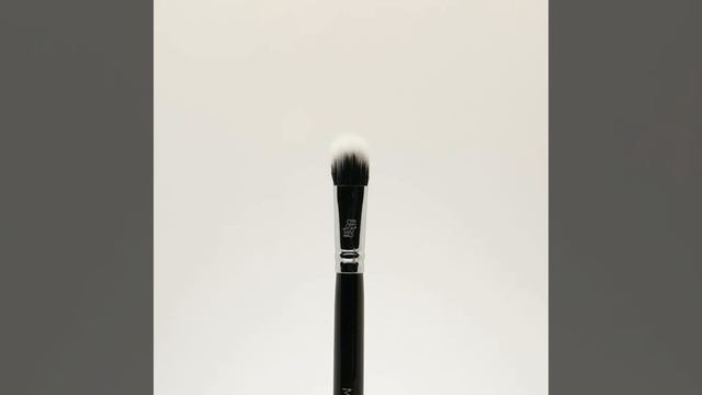 В80 - Кисть для нанесения корректора и хайлайтера MAKE UP SECRET смотреть онлайн