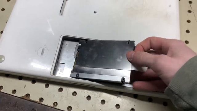 2009 MacBook Hard Disk Replacement Tutorial смотреть онлайн