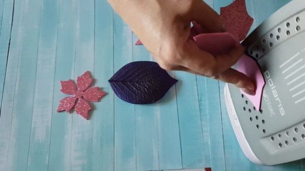 Пуансеттия из глиттерного фоамирана Елочное украшение DIY Mellas