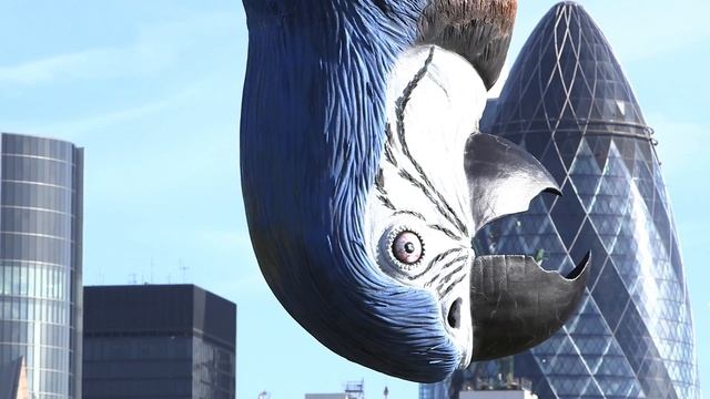 Monty Python 15m Dead Parrot hung in London смотреть онлайн