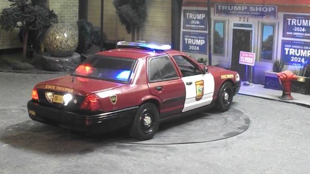Minnesota State Patrol 1/18 scale Ford Crown Victoria with lights. смотреть онлайн
