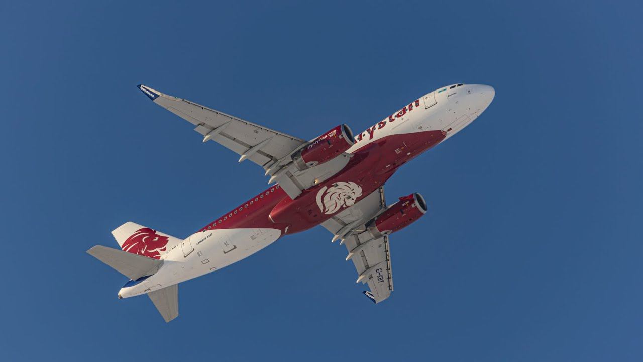 Airplane takeoffs and landings in Astana. смотреть онлайн