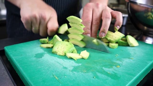Весенний, свежий салат с КЛУБНИКОЙ и Апельсиново - Маковой заправкой. смотреть онлайн