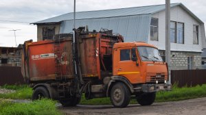 Мусоровоз КО-440-7 на шасси КамАЗ-43253-A3 (Р 198 ЕЕ 54). / KAMAZ garbage truck.