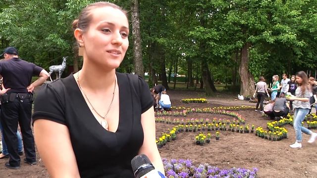 Карта України – посеред парку смотреть онлайн