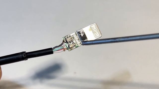Подделка Llightning кабель для Apple.ЧИП yuyo1 и полевой транзистор 3415 смотреть онлайн