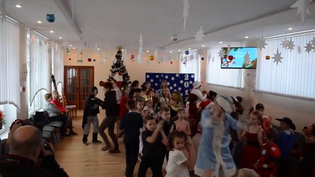 Новогодний флешмоб в школе № 70 Гомель. смотреть онлайн