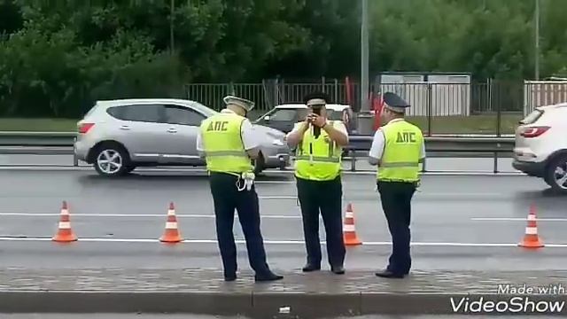 ФСБ РАЗРЕШИЛ НАРУШАТЬ ПДД СОТРУДНИКАМ МВД ВАО смотреть онлайн