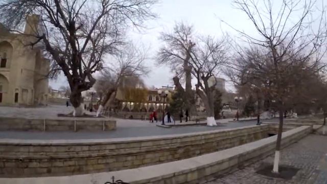 Бухара,старый город,ул Баховадин Накшбандий . Бухарский арбат. декабрь 2018 смотреть онлайн